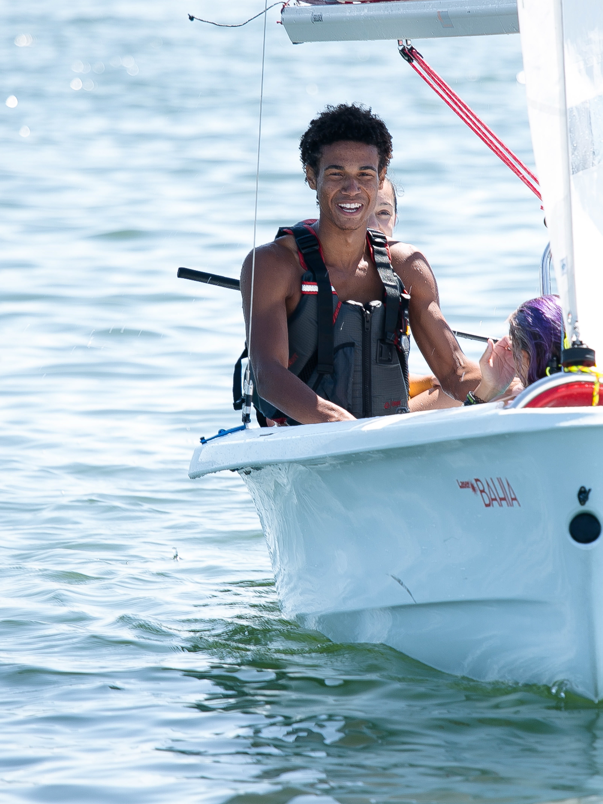 Staff and Students sailing a Bahia